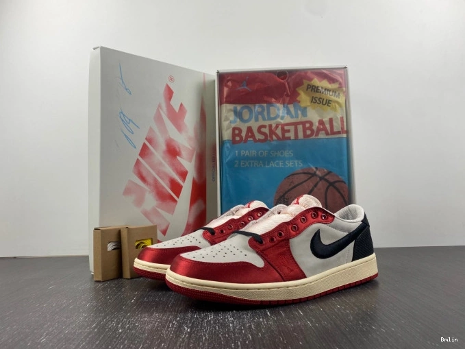 Bmlin Shoes x Trophy FN0432-100 Away Low OG Jordan Room Air 1 0811